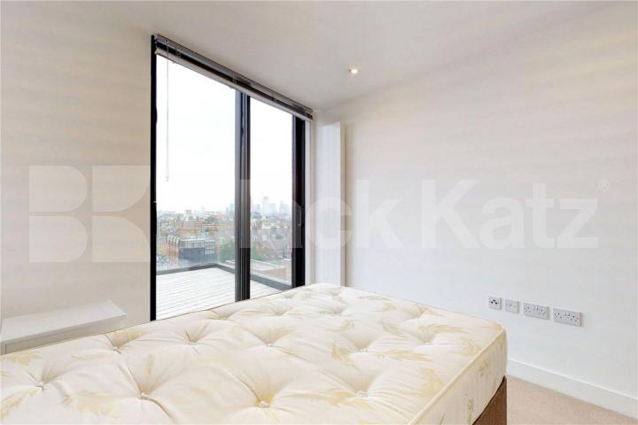 Stunning stylish 1 bed property with large roof terrace Plumbers Row, Aldgate / Whitechapel 